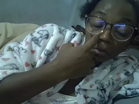 Snapshot of ElianeHot chatting on 06-24-26, 03:38 ElianeHot online show from 06-24-26, 03:38