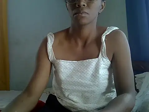 Snapshot of ElianeHot chatting on 07-05-26, 10:22 ElianeHot online show from 07-05-26, 10:22