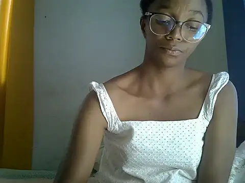 Snapshot of ElianeHot chatting on 07-17-26, 10:11 ElianeHot online show from 07-17-26, 10:11