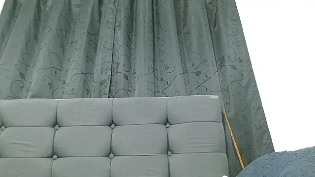 Snapshot of Alisteresa_ chatting on 06-17-26, 02:03 Alisteresa online show from 06-17-26, 02:03