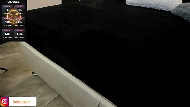 LIZ HOLMES online show from 02-25-25, 10:04