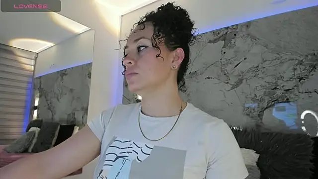 LIZ HOLMES online show from 09-19-25, 10:27