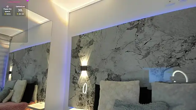 LIZ HOLMES online show from 11-18-25, 10:52