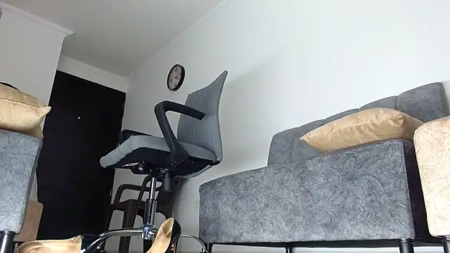 Snapshot of Valenn_rey chatting on 11-19-25, 08:20 Valenn rey online show from 11-19-25, 08:20