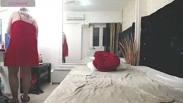 Lilly hott online show from 01-30-25, 11:02