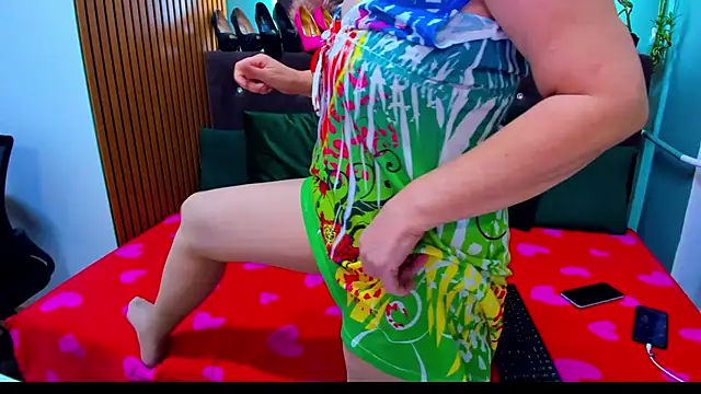 Lilly hott online show from 10-15-25, 06:52