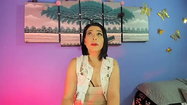 Snapshot of AdelleLennox_cg chatting on 02-05-25, 11:23 AdelleLennox cg online show from 02-05-25, 11:23