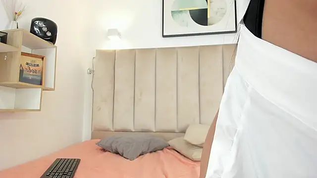 Snapshot of Anniie_Queen chatting on 10-14-25, 03:29 Anniie Queen online show from 10-14-25, 03:29