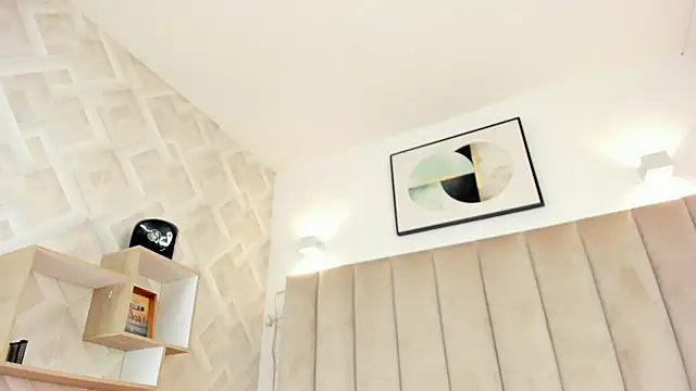 Snapshot of Anniie_Queen chatting on 11-16-25, 02:06 Anniie Queen online show from 11-16-25, 02:06