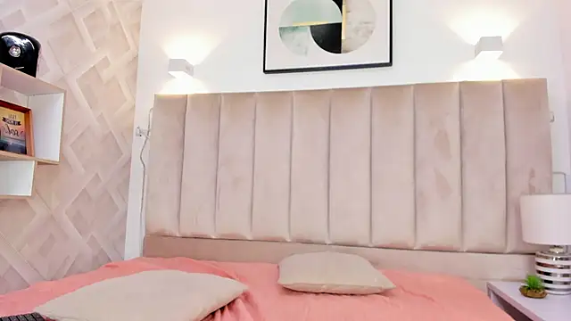 Snapshot of Anniie_Queen chatting on 11-30-25, 03:54 Anniie Queen online show from 11-30-25, 03:54