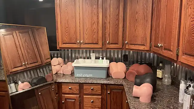 Snapshot of AlphaZack_14 chatting on 02-13-25, 01:15 AlphaZack 14 online show from 02-13-25, 01:15