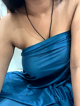 Snapshot of AASHI66 chatting on 09-22-25, 06:32 AASHI66 online show from 09-22-25, 06:32