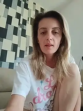 Snapshot of SophyGirl chatting on 05-31-26, 05:37 SophyGirl online show from 05-31-26, 05:37