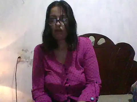 Snapshot of Samanthat33 chatting on 02-27-25, 05:58 Samanthat33 online show from 02-27-25, 05:58