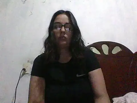 Snapshot of Samanthat33 chatting on 03-09-25, 04:11 Samanthat33 online show from 03-09-25, 04:11