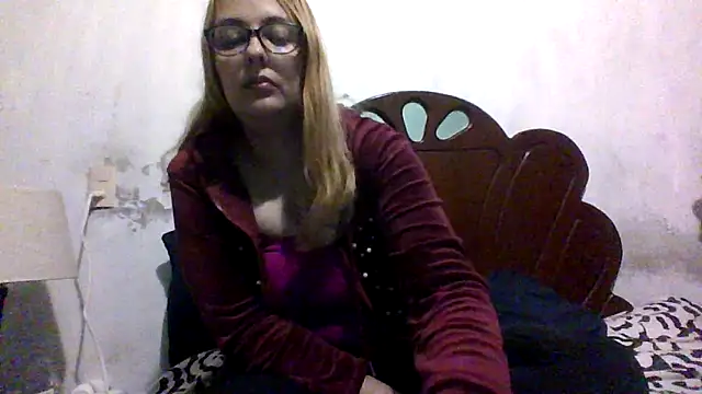 Snapshot of Samanthat33 chatting on 09-23-25, 06:05 Samanthat33 online show from 09-23-25, 06:05