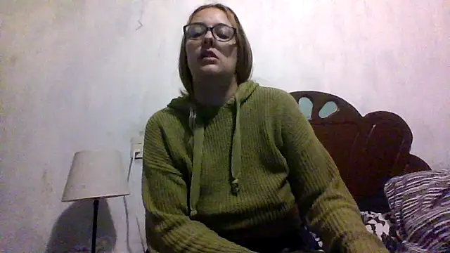 Snapshot of Samanthat33 chatting on 10-11-25, 02:59 Samanthat33 online show from 10-11-25, 02:59