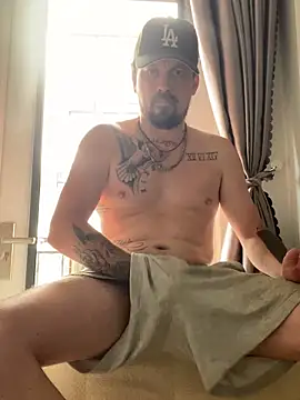 Snapshot of Tremblay_Simard chatting on 04-15-26, 02:29 Tremblay Simard online show from 04-15-26, 02:29