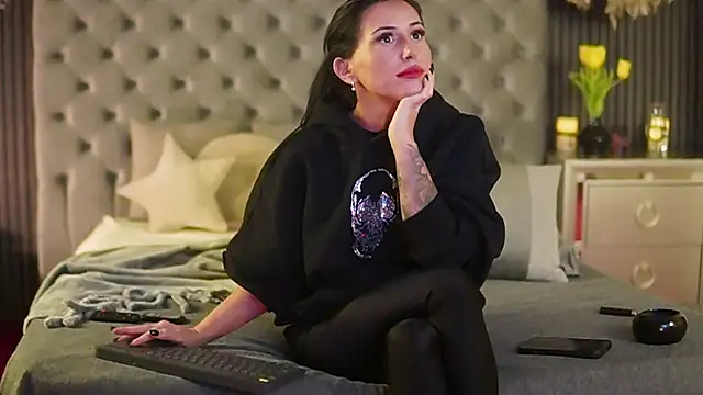 Snapshot of AmelyNoir chatting on 01-20-25, 12:36 AmelyNoir online show from 01-20-25, 12:36