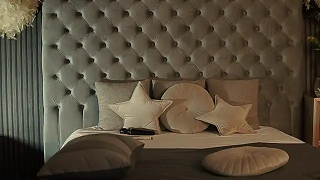 Snapshot of AmelyNoir chatting on 02-27-25, 05:45 AmelyNoir online show from 02-27-25, 05:45