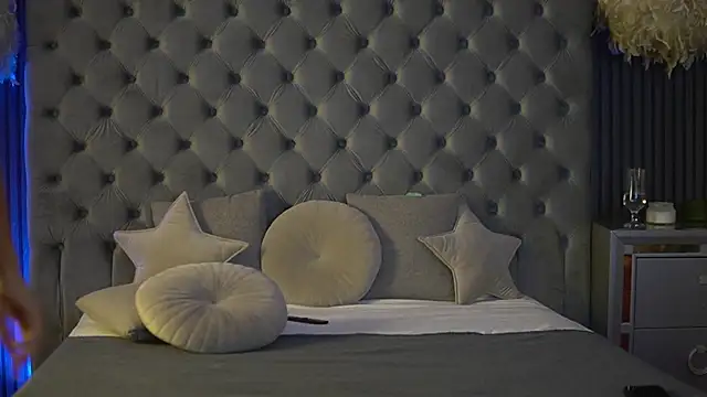 Snapshot of AmelyNoir chatting on 09-23-25, 06:55 AmelyNoir online show from 09-23-25, 06:55