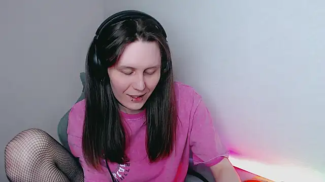 Snapshot of tracy_cooper chatting on 01-11-25, 12:01 tracy cooper online show from 01-11-25, 12:01