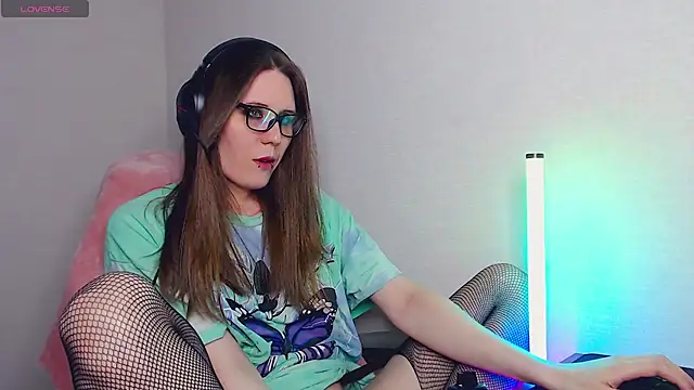 Snapshot of tracy_cooper chatting on 02-18-25, 01:33 tracy cooper online show from 02-18-25, 01:33