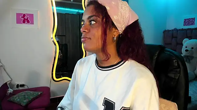 ladyrd1 online show from 01-31-25, 10:52