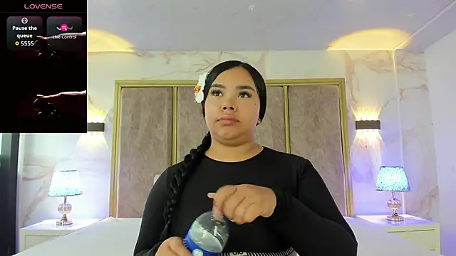 MarianaGarciaa   online show from 11-11-25, 07:36