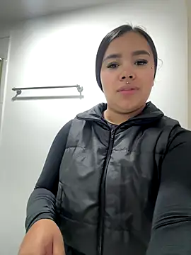 MarianaGarciaa   online show from 12-19-25, 06:26