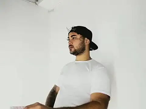 Snapshot of Sebas-hott chatting on 10-22-25, 10:42 Sebas-hott online show from 10-22-25, 10:42