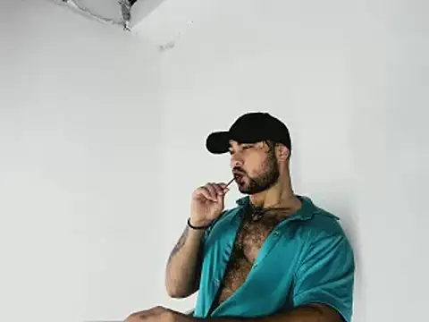 Snapshot of Sebas-hott chatting on 10-23-25, 10:30 Sebas-hott online show from 10-23-25, 10:30