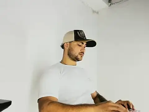 Snapshot of Sebas-hott chatting on 11-01-25, 10:34 Sebas-hott online show from 11-01-25, 10:34