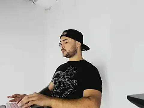 Snapshot of Sebas-hott chatting on 11-02-25, 10:12 Sebas-hott online show from 11-02-25, 10:12