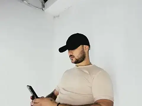 Snapshot of Sebas-hott chatting on 11-08-25, 09:24 Sebas-hott online show from 11-08-25, 09:24