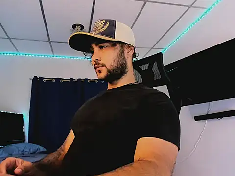 Snapshot of Sebas-hott chatting on 12-16-25, 10:04 Sebas-hott online show from 12-16-25, 10:04