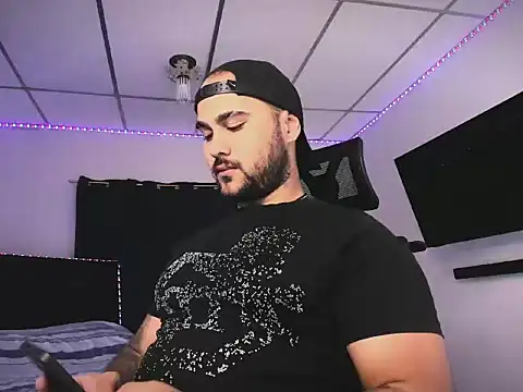 Snapshot of Sebas-hott chatting on 02-14-26, 11:45 Sebas-hott online show from 02-14-26, 11:45