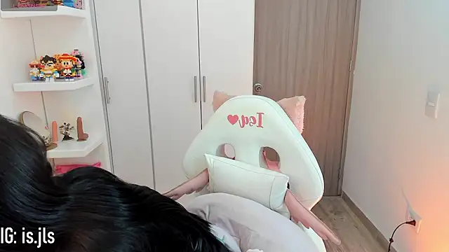 Snapshot of isa_bellaa0 chatting on 10-02-25, 04:30 isa bellaa0 online show from 10-02-25, 04:30