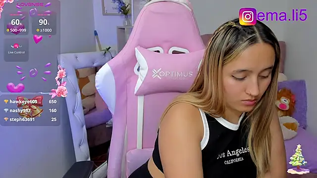 Snapshot of ema_tayy chatting on 12-19-24, 10:24 ema tayy online show from 12-19-24, 10:24