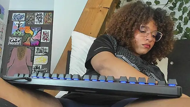 Snapshot of Ada_gales_ chatting on 12-20-24, 02:52 Ada gales online show from 12-20-24, 02:52