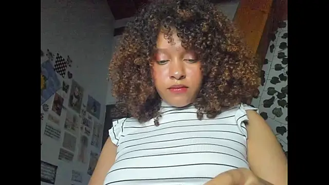 Snapshot of Ada_gales_ chatting on 02-06-25, 02:00 Ada gales online show from 02-06-25, 02:00