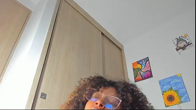 Snapshot of Ada_gales_ chatting on 09-25-25, 02:48 Ada gales online show from 09-25-25, 02:48