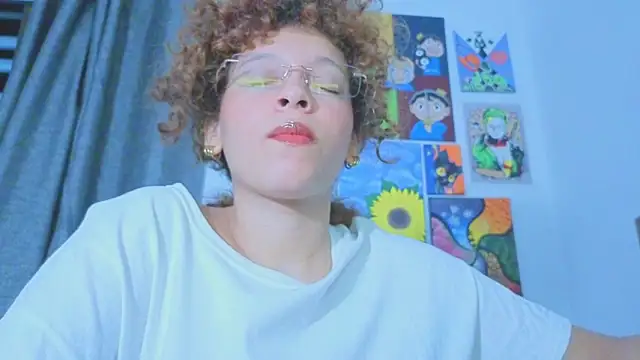 Snapshot of Ada_gales_ chatting on 06-18-26, 03:29 Ada gales online show from 06-18-26, 03:29