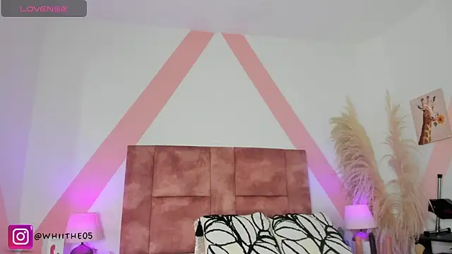 Snapshot of isabella_whiithe chatting on 02-09-26, 04:33 isabella whiithe online show from 02-09-26, 04:33