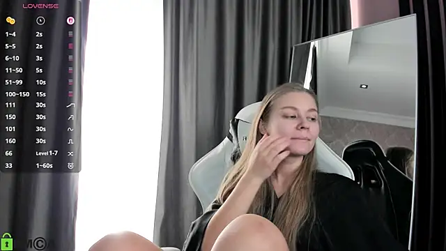 Snapshot of Polumna_cute chatting on 12-21-25, 09:16 Polumna cute online show from 12-21-25, 09:16