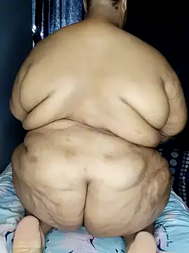 Snapshot of fatafricanqueen chatting on 01-03-25, 11:35 fatafricanqueen online show from 01-03-25, 11:35