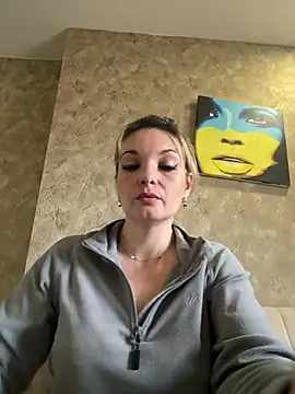Snapshot of Amerabelle_23 chatting on 02-14-25, 08:21 Amerabelle 23 online show from 02-14-25, 08:21