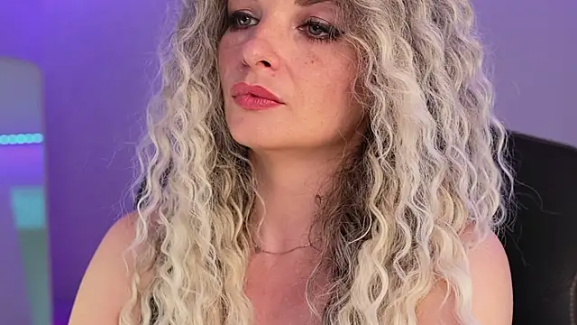 Snapshot of Amerabelle_23 chatting on 03-12-25, 12:04 Amerabelle 23 online show from 03-12-25, 12:04