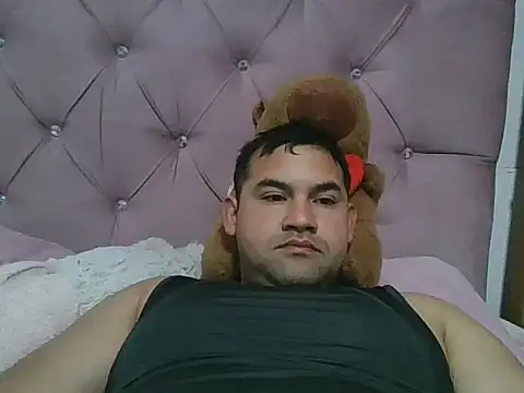 Snapshot of Maximil56 chatting on 07-10-26, 02:52 Maximil56 online show from 07-10-26, 02:52
