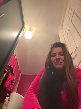 Snapshot of Lwhite1 chatting on 01-25-25, 12:27 Lwhite1 online show from 01-25-25, 12:27